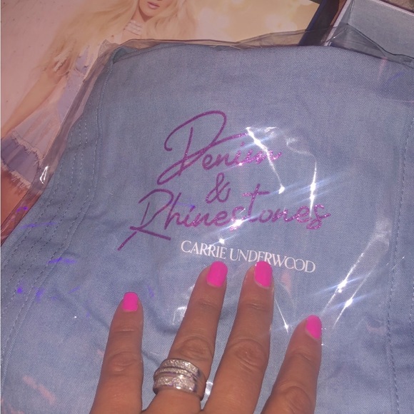 Carrie Underwood CUSTOM the denim and Rhinestone tour box. New - Picture 6 of 7